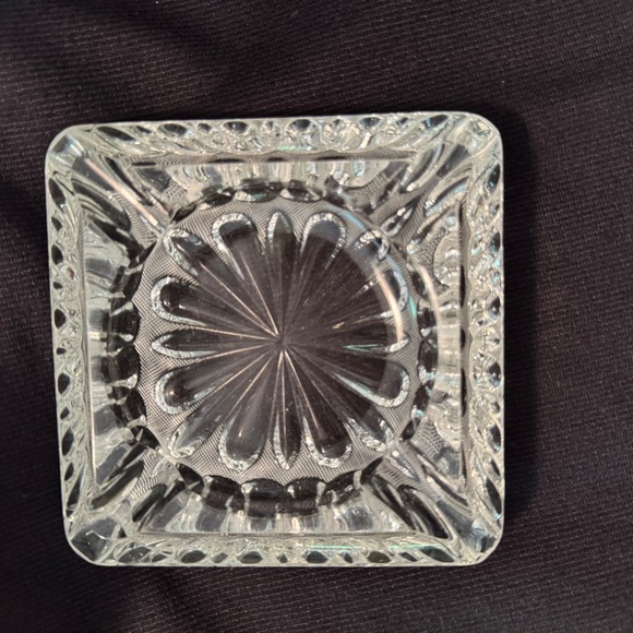 VINTAGE CRYSTAL ASH TRAY Elegant Glass Trinket Dish 4 inches HEAVY - Picture 2 of 8